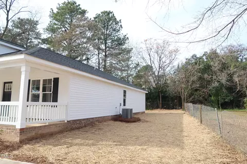 207 N Farmer Dr, Benson, NC 27504 photo 27