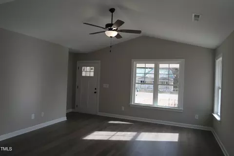 207 N Farmer Dr, Benson, NC 27504 photo 6