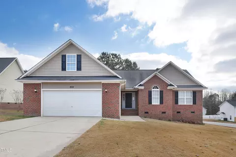 235 Edgecombe Dr, Spring Lake, NC 28390