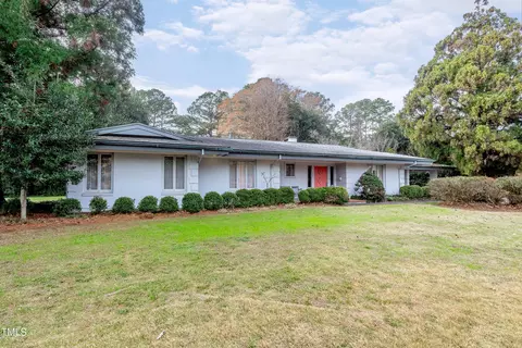 730 S Crescent Dr, Smithfield, NC 27577