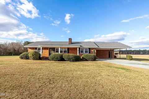 9082 Harper House Rd, Newton Grove, NC 28366