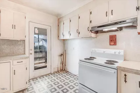 Kitchen - 1308 W Main St, Williamston, NC 27892 photo 3 of 4