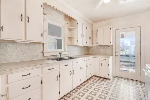 Kitchen - 1308 W Main St, Williamston, NC 27892 photo 2 of 4