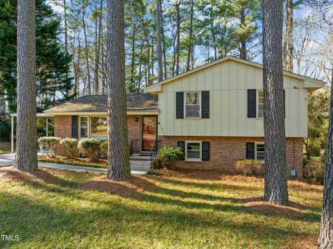 3417 Huntleigh Dr, Raleigh, NC 27604