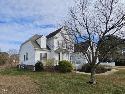 273 Hocutt Farm Dr, Clayton, NC 27527