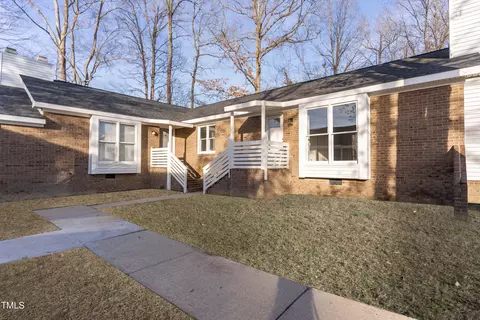 4704 Courtside Pl, Raleigh, NC 27604