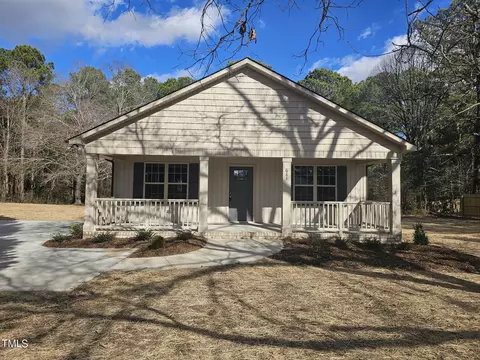 681 S Lincoln St, Coats, NC 27521