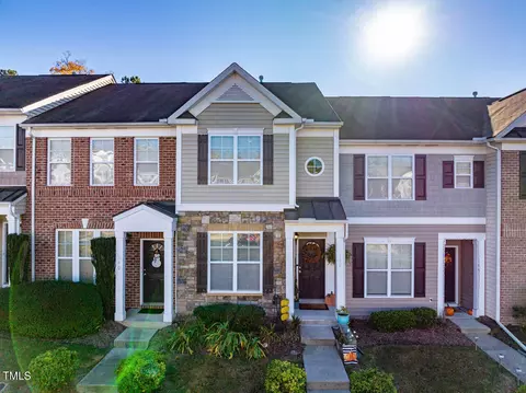 100 Stratford Lks #142, Durham, NC 27713