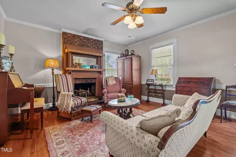 202 E D St, Erwin, NC 28339 photo 3