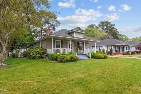202 E D St, Erwin, NC 28339 photo 2