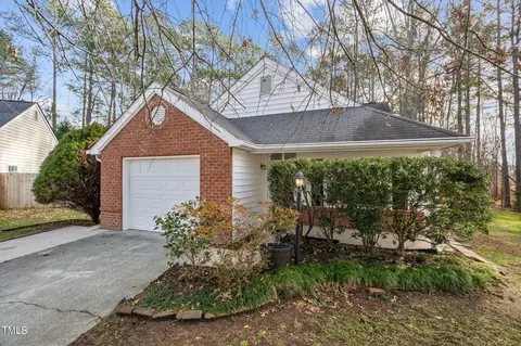 19 Pendleton Ct, Durham, NC 27713 photo 2