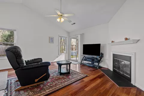 19 Pendleton Ct, Durham, NC 27713 photo 4