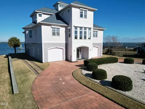 104 Shoreline Dr, Atlantic Beach, NC 28512
