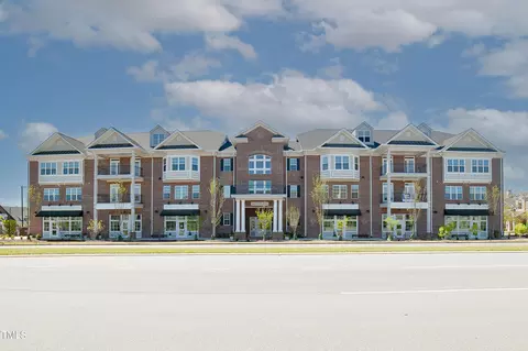 800 Gathering Park Cir #201, Cary, NC 27519