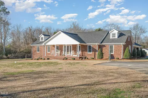 1300 E Cumberland St, Dunn, NC 28334