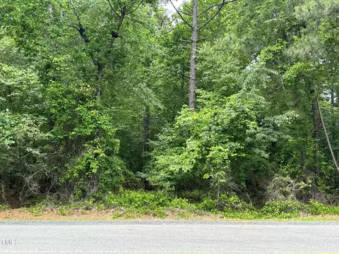 511 Longleaf Dr, West End, NC 27376