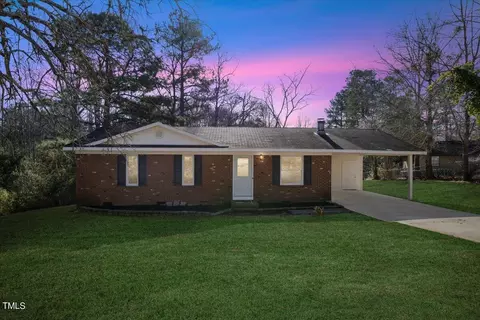 108 Bruce Ln, Spring Lake, NC 28390