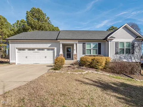83 Foxhound Ct, Benson, NC 27504 photo 1