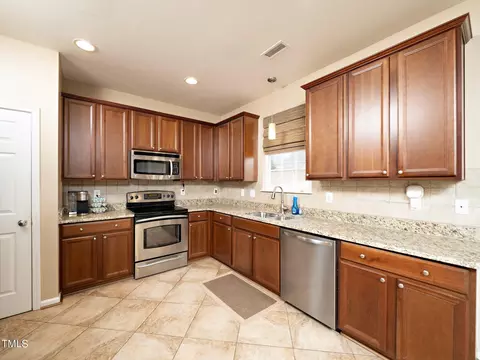 5609 Running Fox Ln, Durham, NC 27703 photo 6