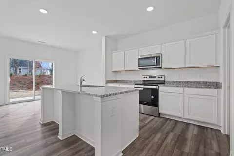 916 Berkeley Glen Rd, Zebulon, NC 27597 photo 9