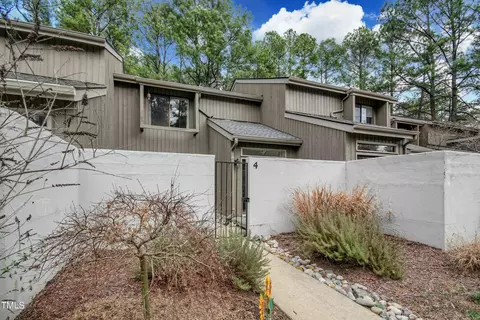 4 Vauxhall Pl, Chapel Hill, NC 27517