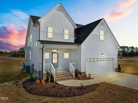 100 Diamond Creek Dr, Zebulon, NC 27597