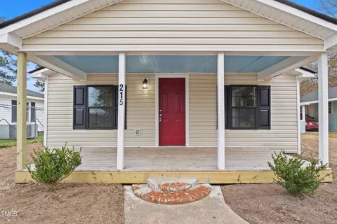 215 W Brocklyn St, Benson, NC 27504