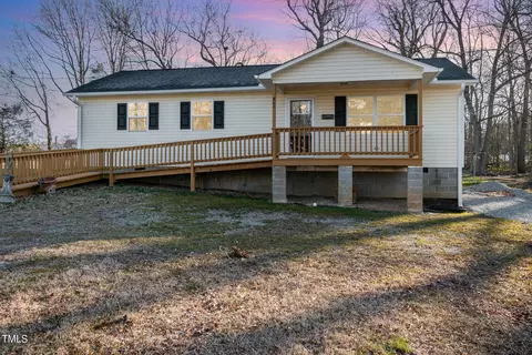 908 N 3rd Ave, Siler City, NC 27344