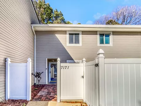 7171 Sandy Crk #3, Raleigh, NC 27615
