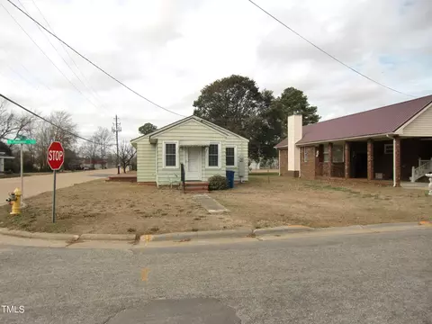 1023 E Broad St, Dunn, NC 28334 photo 4