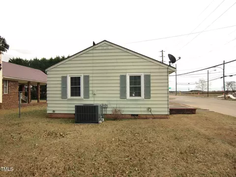 1023 E Broad St, Dunn, NC 28334 photo 7