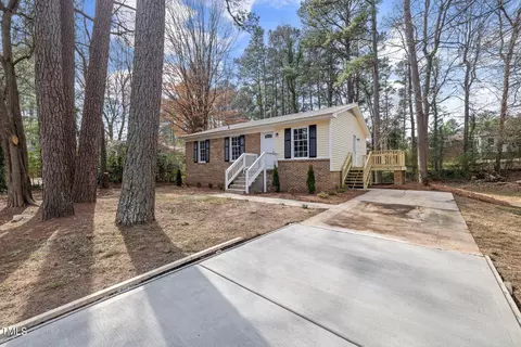 608 Old Farm Rd, Raleigh, NC 27606