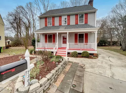 7205 S Thorncliff Dr, Raleigh, NC 27616