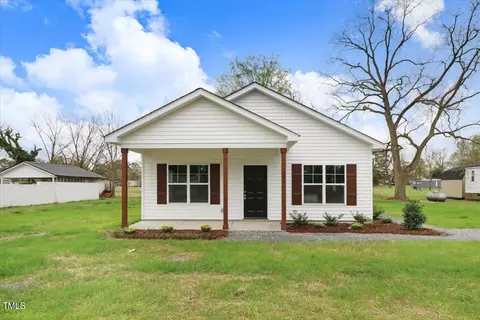 305 W Queen St, La Grange, NC 28551