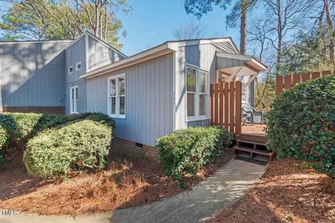 206 Carmichael Ct, Cary, NC 27511