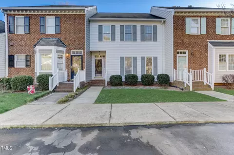 8424 Wycombe Ln, Raleigh, NC 27615