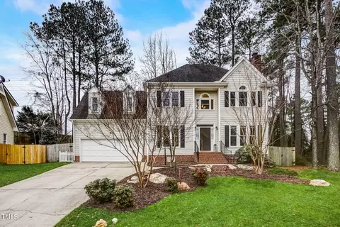 205 Lyncroft Ln, Cary, NC 27519