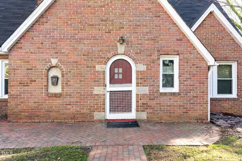 518 Dixie Trl, Raleigh, NC 27607 photo 2
