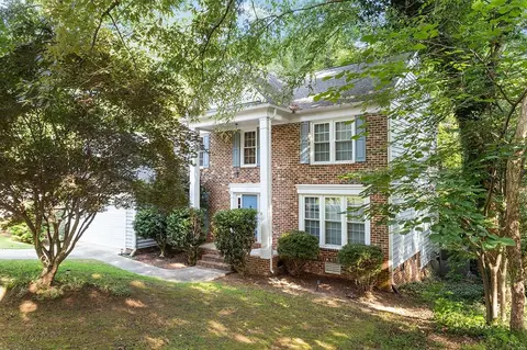 102 W Laurenbrook Ct, Cary, NC 27518
