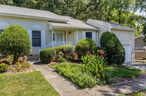 111 Standish Dr, Chapel Hill, NC 27517
