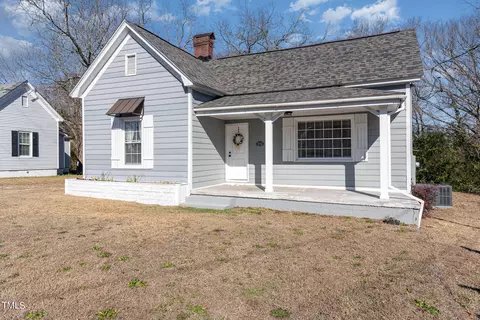 302 W K St, Erwin, NC 28339 photo 4