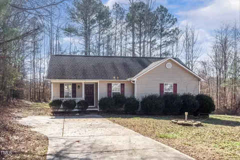 589 Spaniel Ln, Clayton, NC 27520