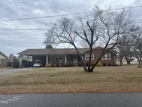 106 E B St, Erwin, NC 28339