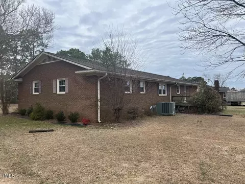 106 E B St, Erwin, NC 28339 photo 2