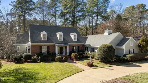 8 Surrey Ln, Durham, NC 27707