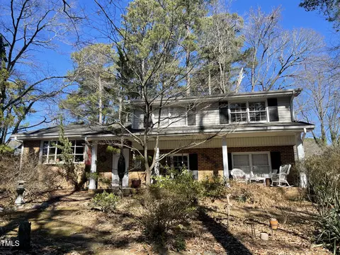 404 Cottonwood Cir, Raleigh, NC 27609