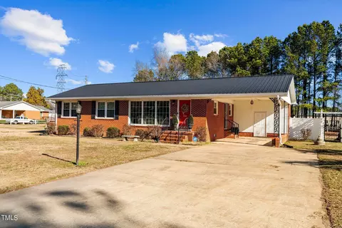 908 Lucas St, Erwin, NC 28339