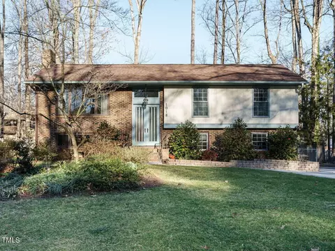 1018 Askham Dr, Cary, NC 27511