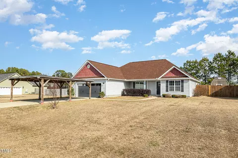 462 Carolina Oaks Cir, Linden, NC 28356