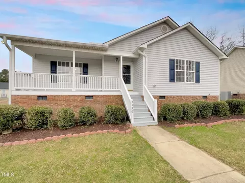 2136 Mckinnon Dr, Clayton, NC 27520